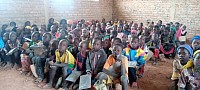 Des élèves dans une salle de classe a l'école de Mbagti, Moundou, Tchad