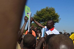 Interaction entre représentant de Toumai Aid et élèves